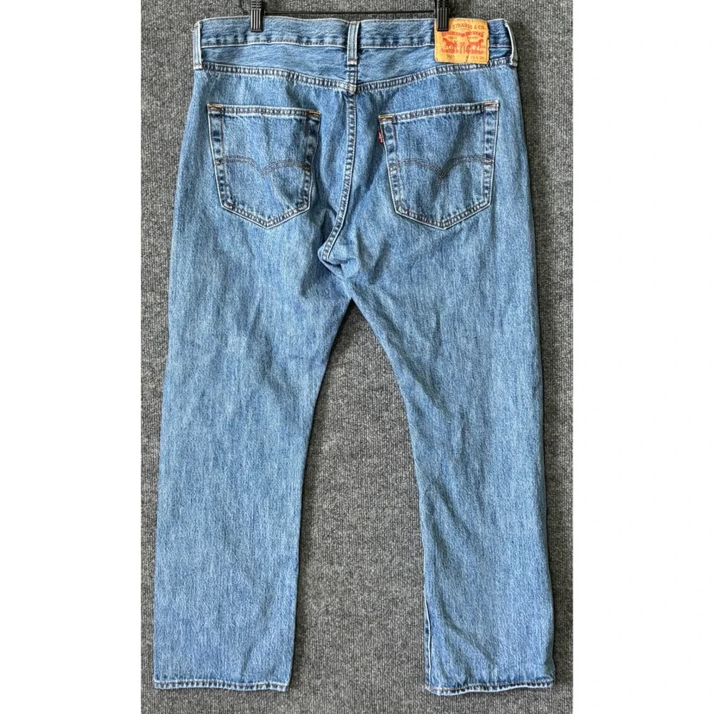 Levi's 501 Original Fit Button Fly Jeans Mens 36x30 Medium Wash Denim - Picture 2 of 7